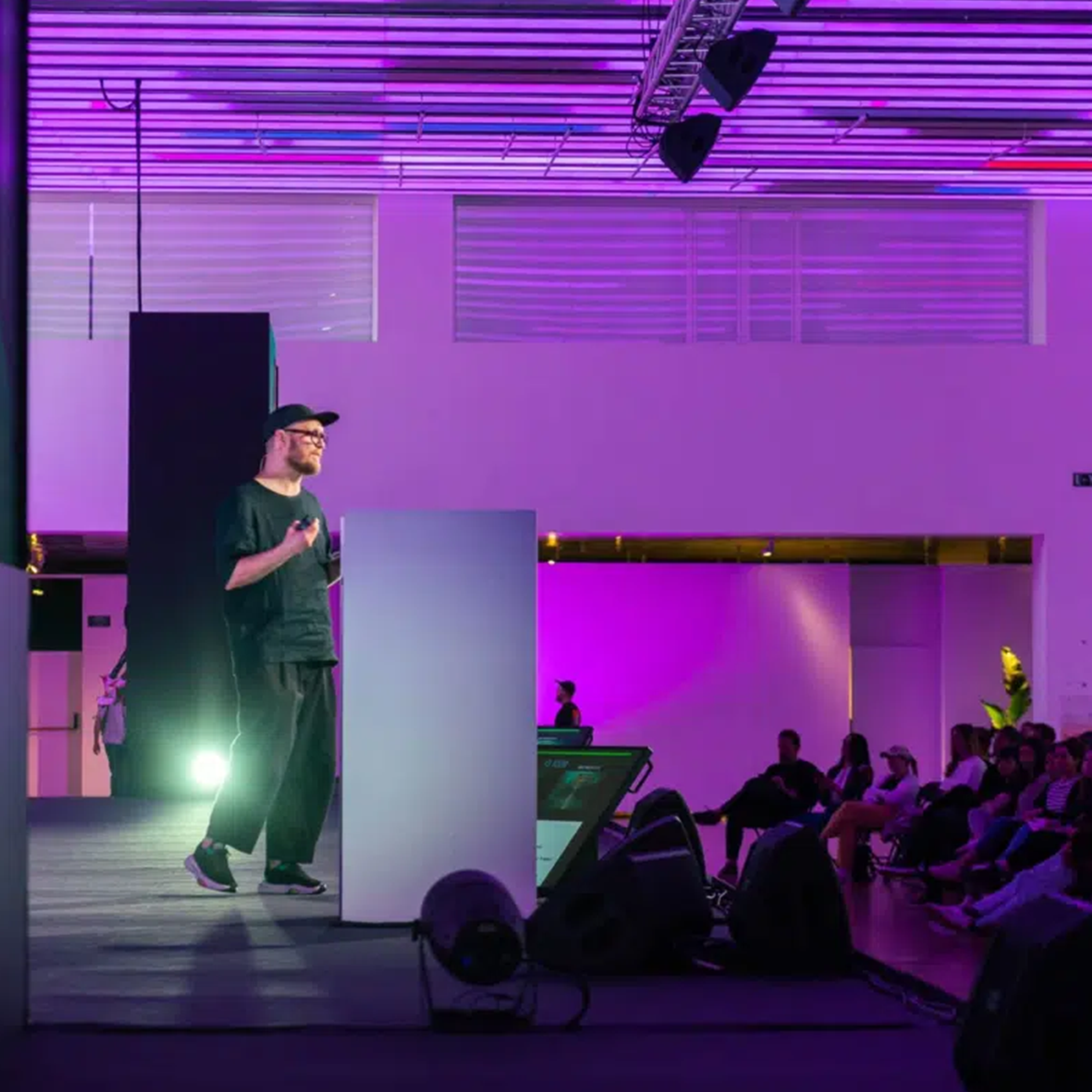 News Insights_Inkbox Carl at OFFF_1x1