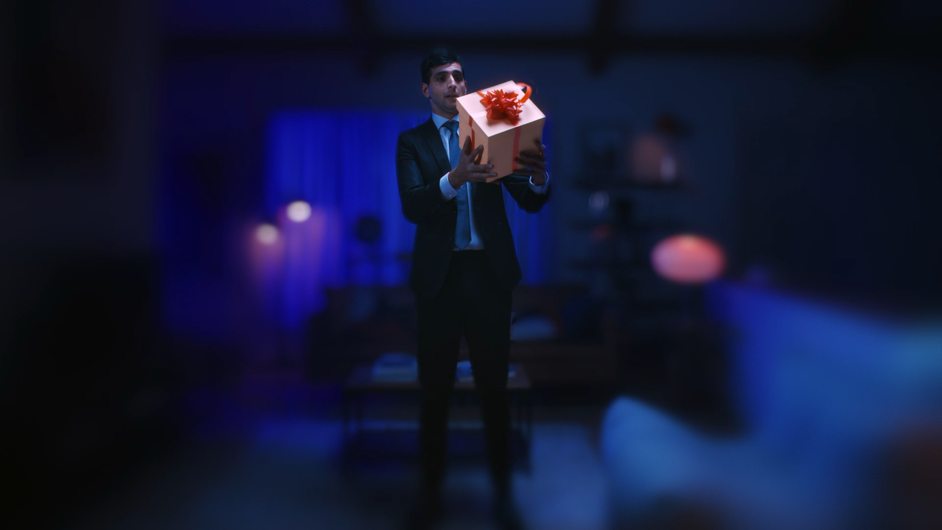 Earnin_Boxer_Still_01