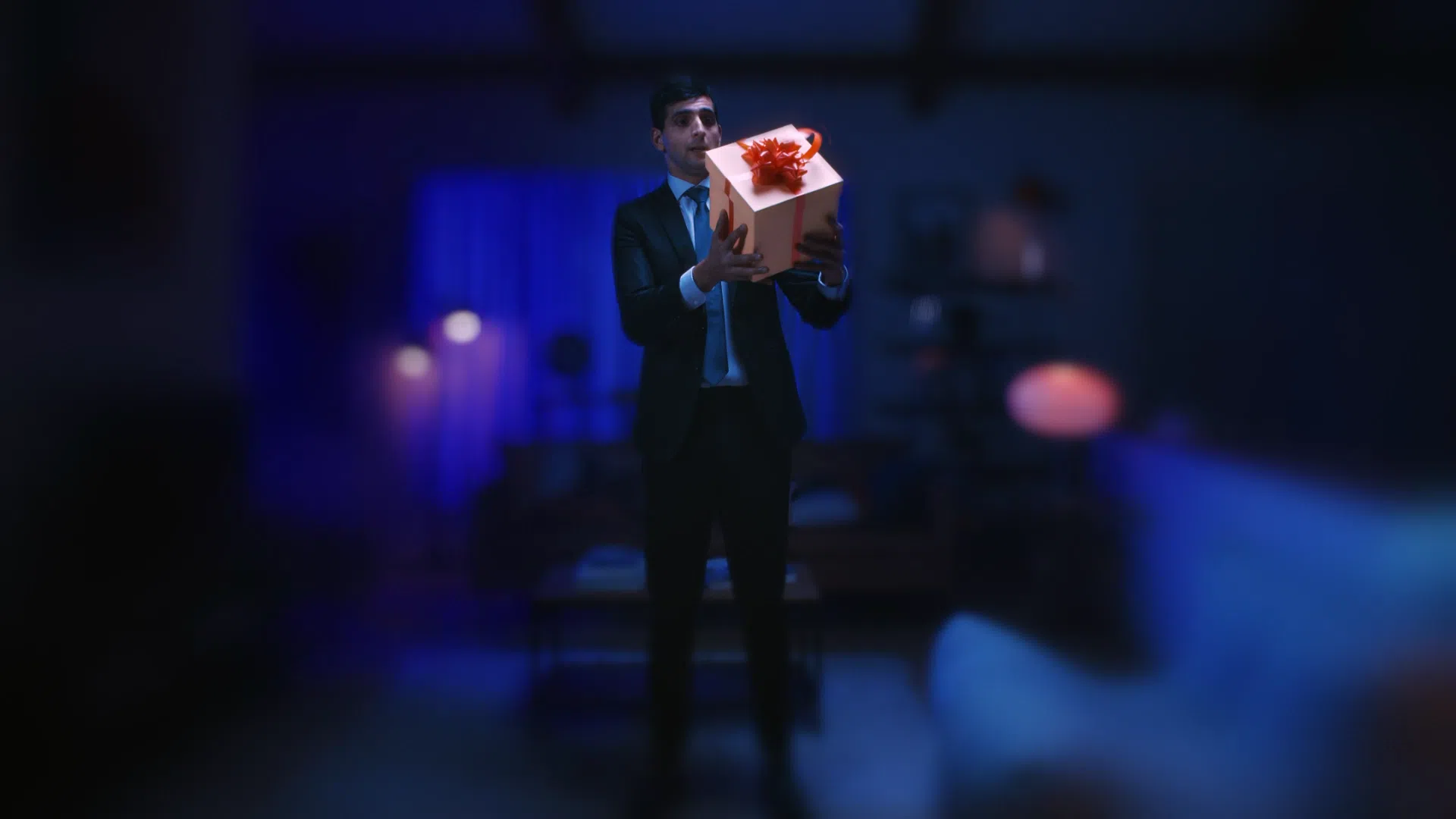 Earnin_Boxer_Still_01