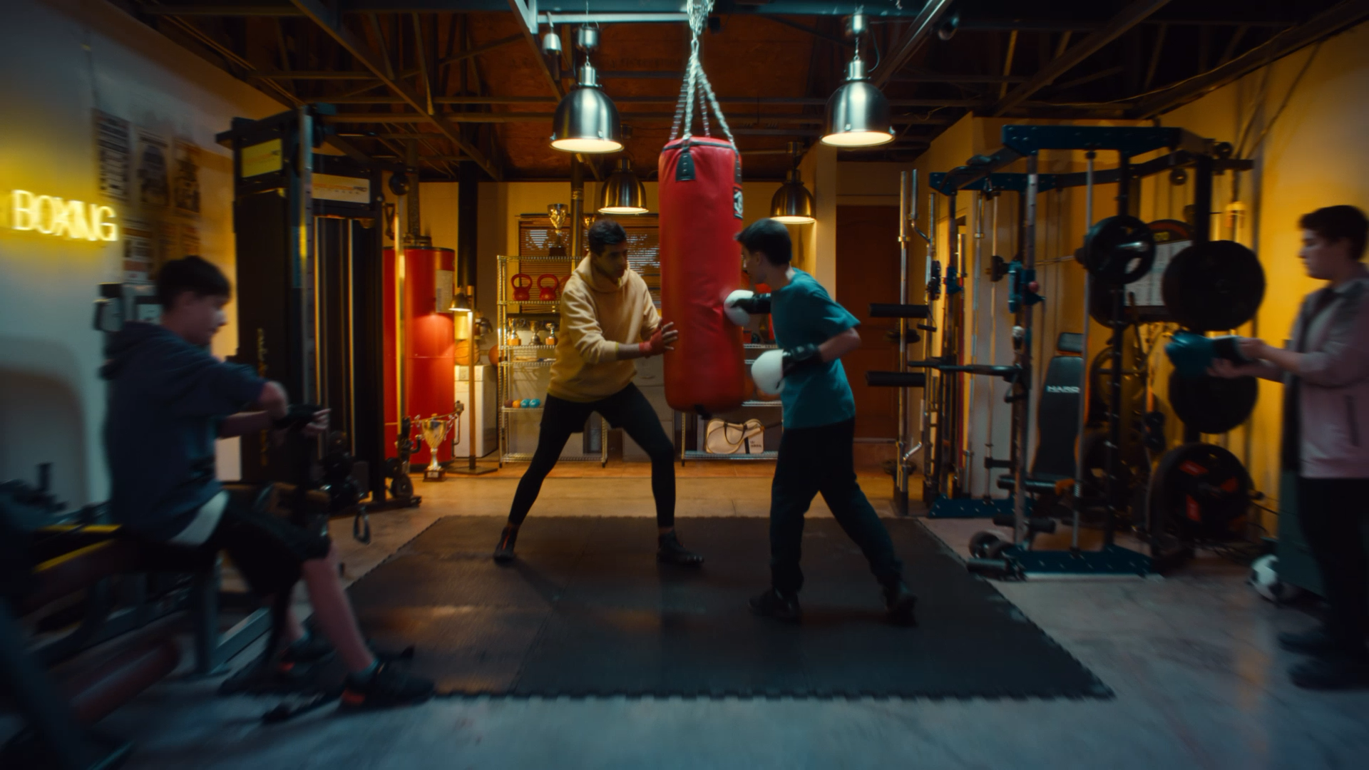 Earnin_Boxer_Still_02