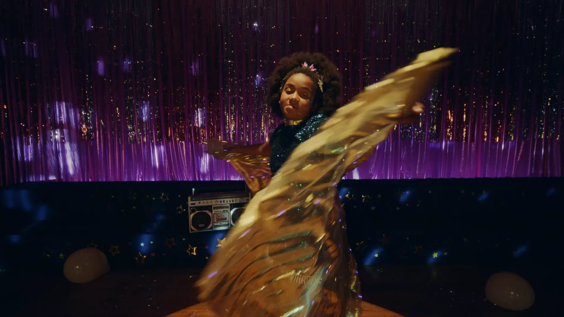 Earnin_Dance_Still_02