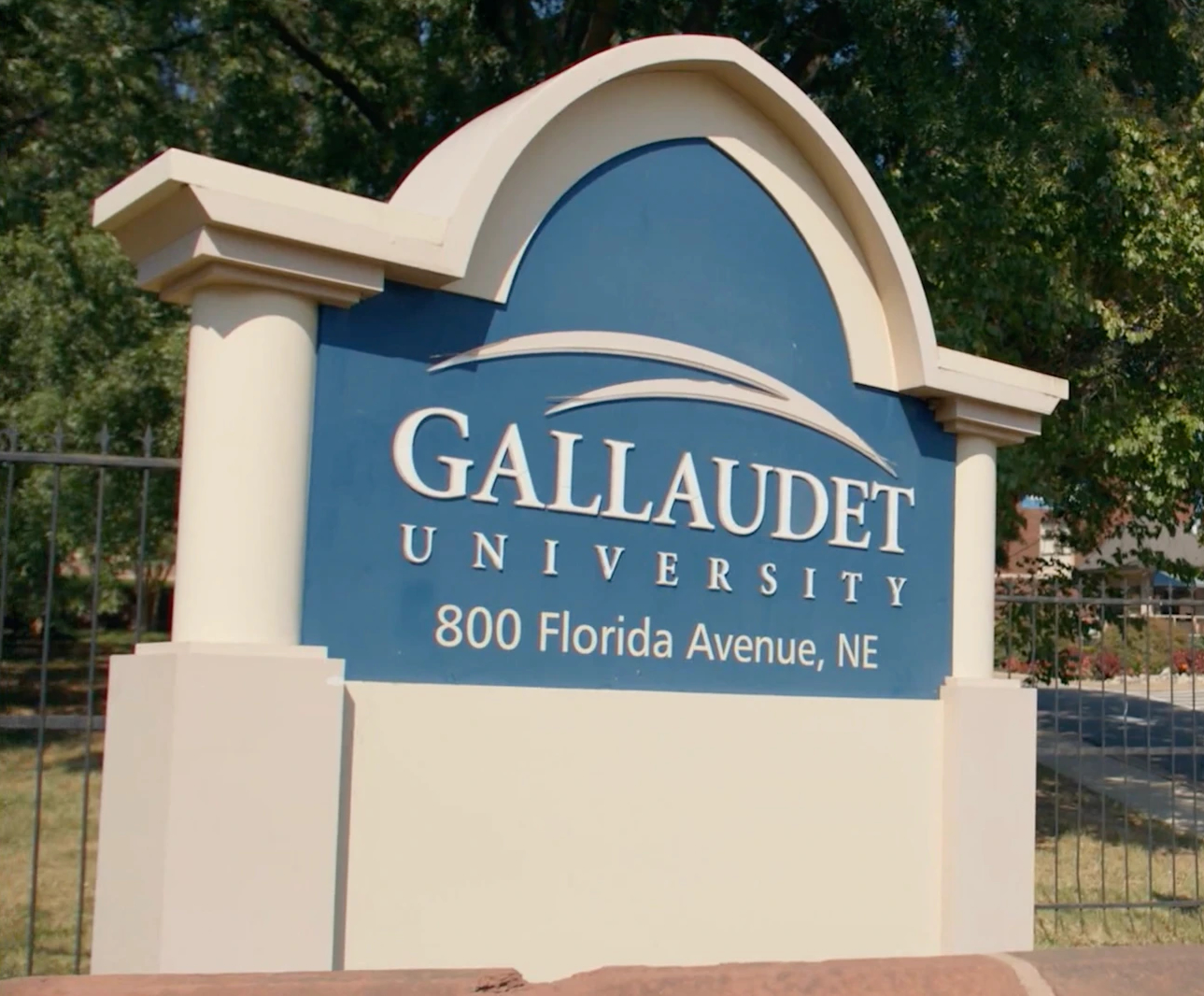 Uni_sign_Crop